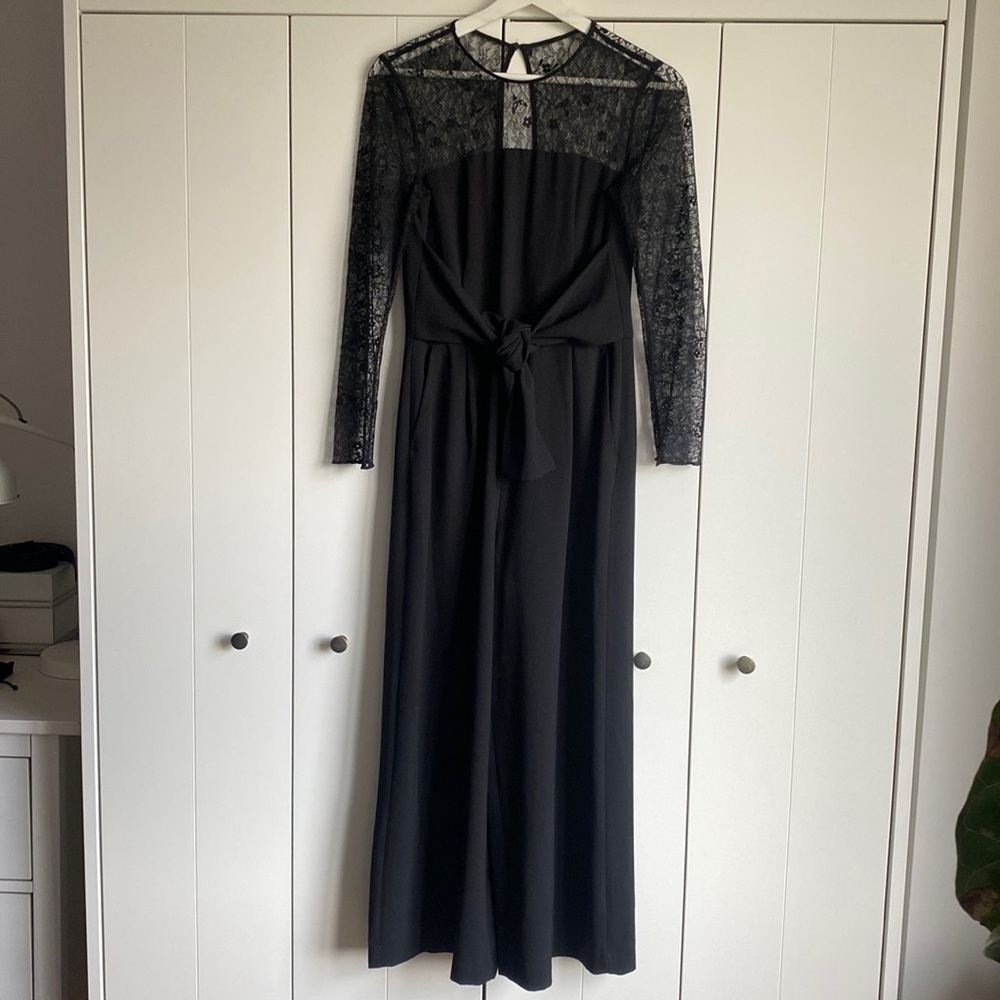 Jimpumsuit with lace arm detail